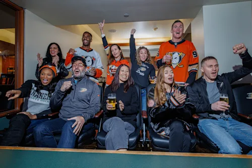 Suite - Ducks Attire/040724 OC VIBE 0181