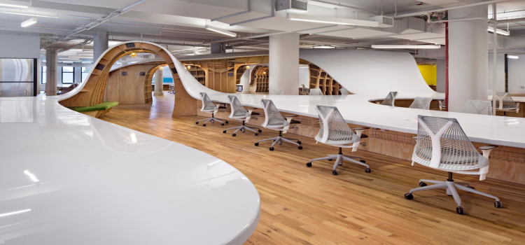 Mesa de trabalho no The Barbican Group