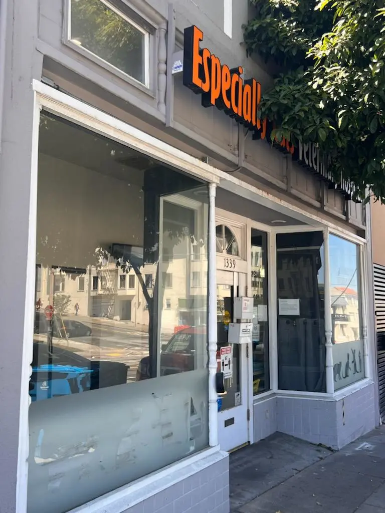Small Paws Pet Hospital (Formerly Especially Cats)