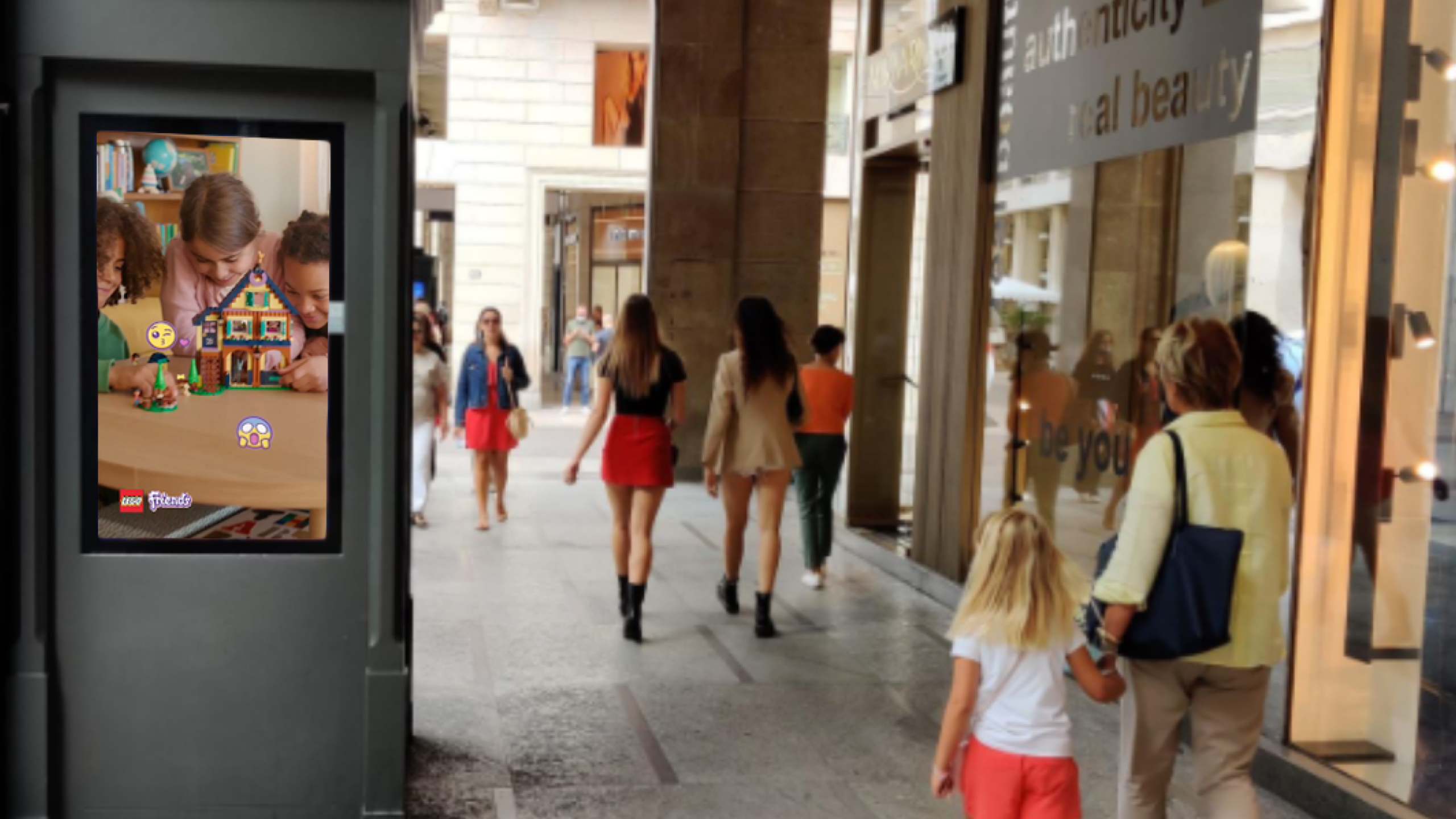 World famous toy production company leveraged custom audience targeting via programmatic DOOH to drive footfall into stores across Italy.