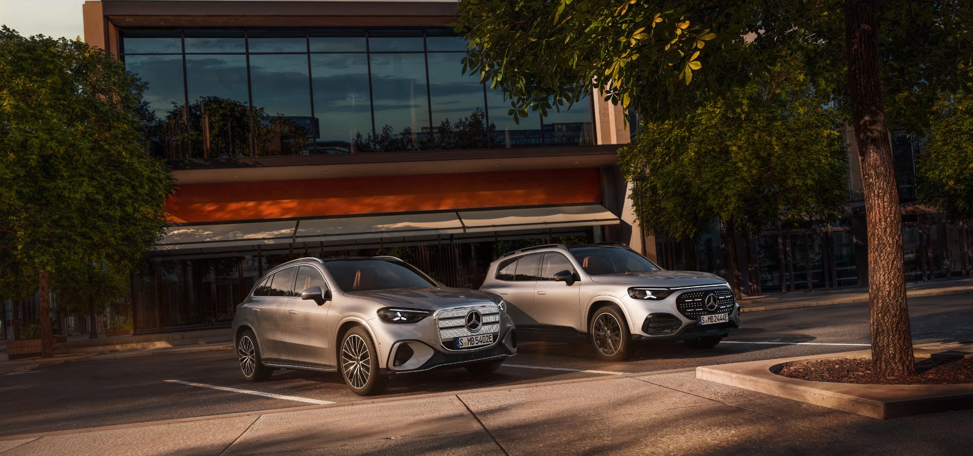 13438539 C.P.L.SUV.RNG PAD BEV ProdStill 42-X540-X244-EXT-Parking 1-1 plate-DE RGB originalCropped