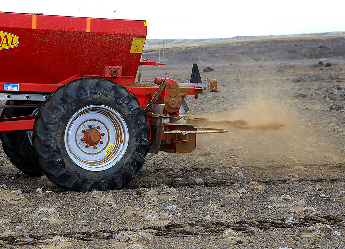 The bone meal distributor in action. Photo: Garðar Þorfinnsson