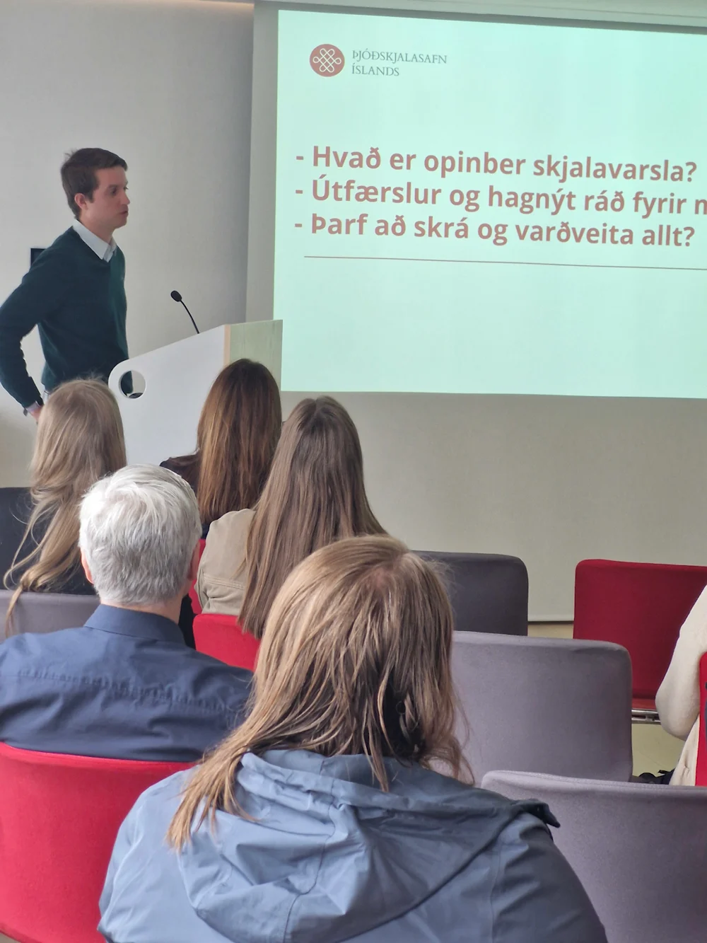 Mannauður Human resources visits the National Archives