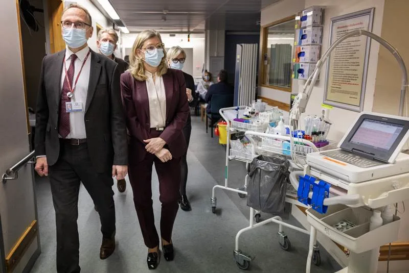 Heilbrigðisráðherra heimsótti nýja farsóttareiningu á Landspítala