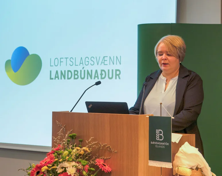 Berglind Ósk Alfreðsdóttir, CEO for Loftslagsvænn landbúnaður, introducing the new website and logo. Photo: Fífa Jónsdóttir 