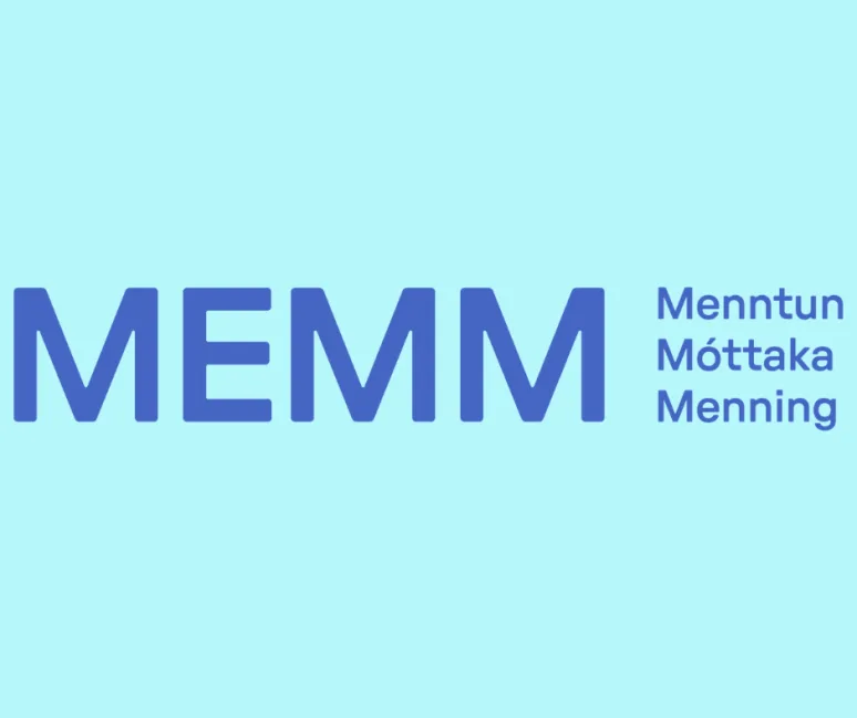 MEMM logo ljósblárbakgrunnur