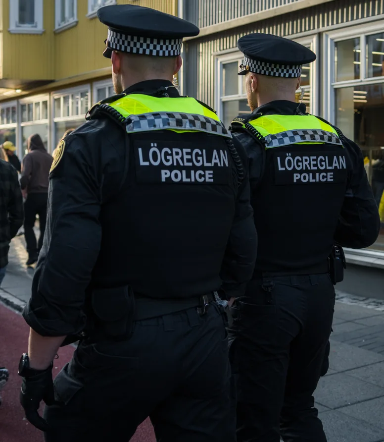 Þjófar sendir úr landi | Lögreglan