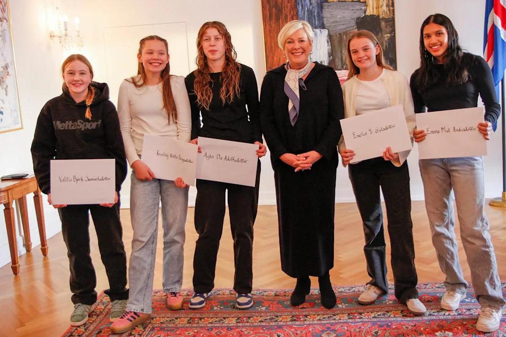 Mynd. Forvarnardagurinn 2024. Vinningshafar grunnskóli. Kristný Halla Bragadóttir, Valdís Björk Samúelsdóttir, Agla Dís Adolfsdóttir, Emelía Ýr Gísladóttir og Emma Mist Andradóttir.