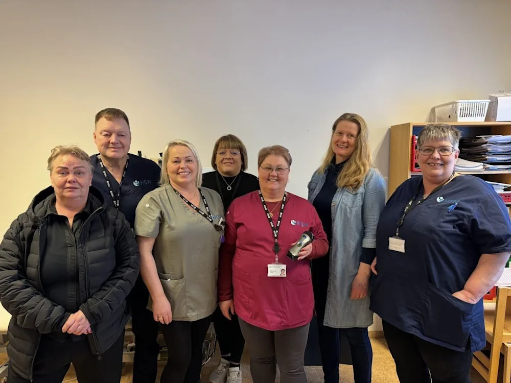 Fulltrúar kvenfélaganna afhentu tækið.