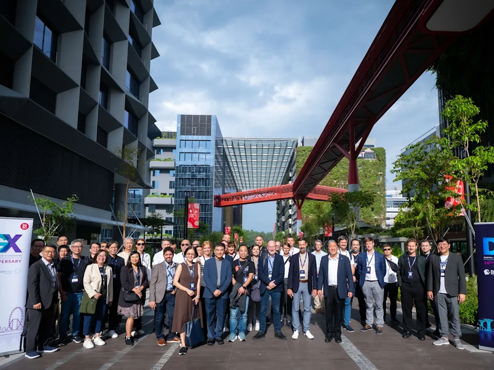 Hópmynd af þátttakendum á Digital Gov Exchange (DGX) í Singapore