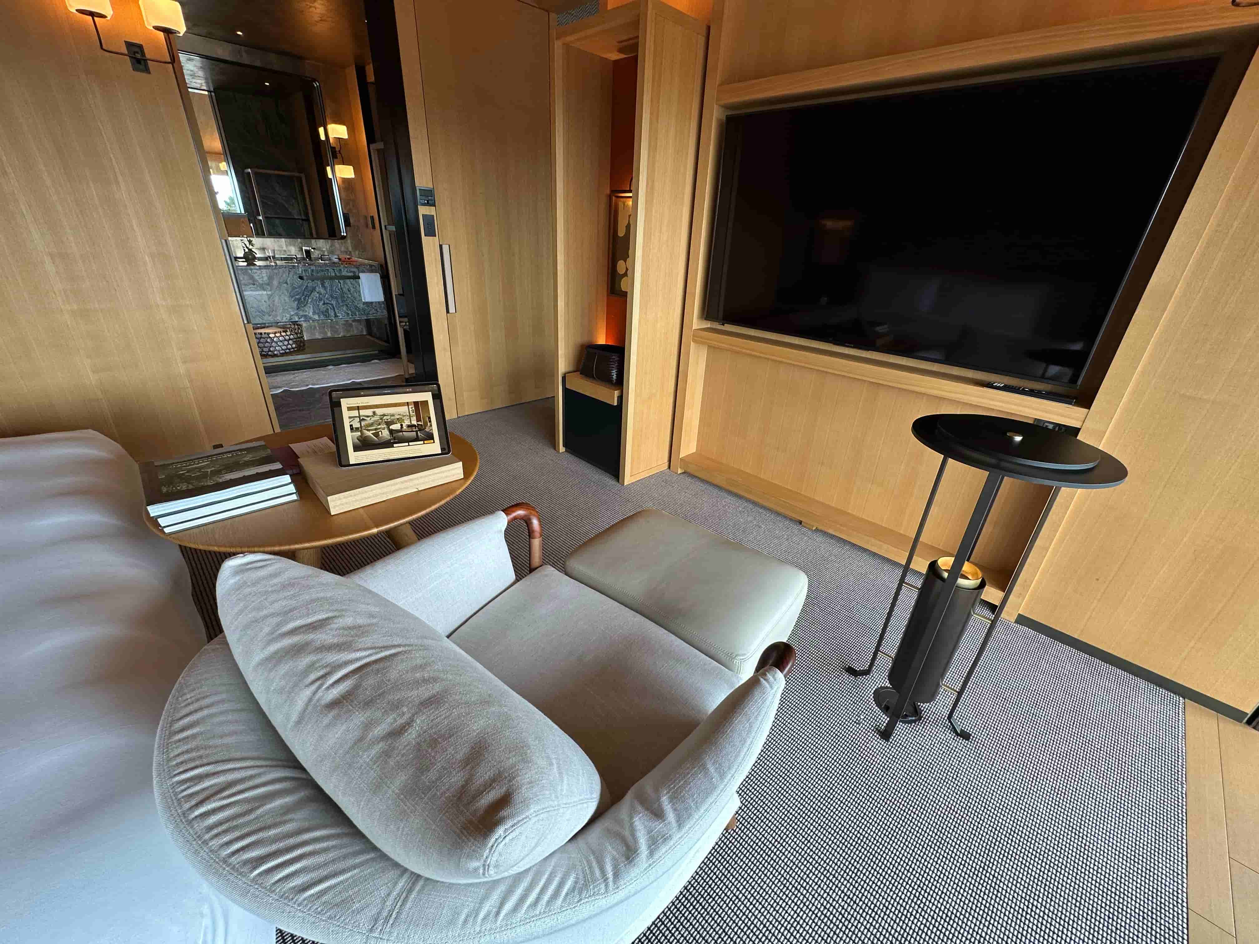 PHK-二寧坂ハウス-テーブル