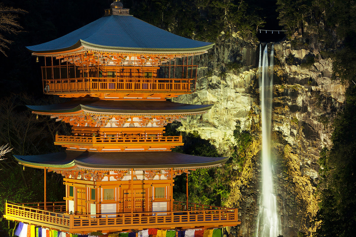 那智の滝ライトアップ | 和歌山県公式観光サイト