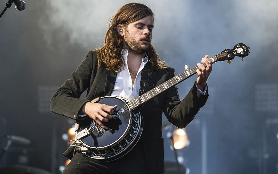 Winston Marshall playing Banjo w: Mumford and Sons