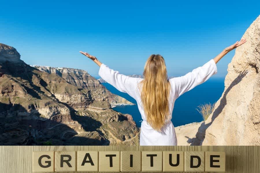 Show gratitude and unlock happiness. Discover the transformative power of appreciation. Embrace a gratitude mindset and spread joy by living in gratitude.