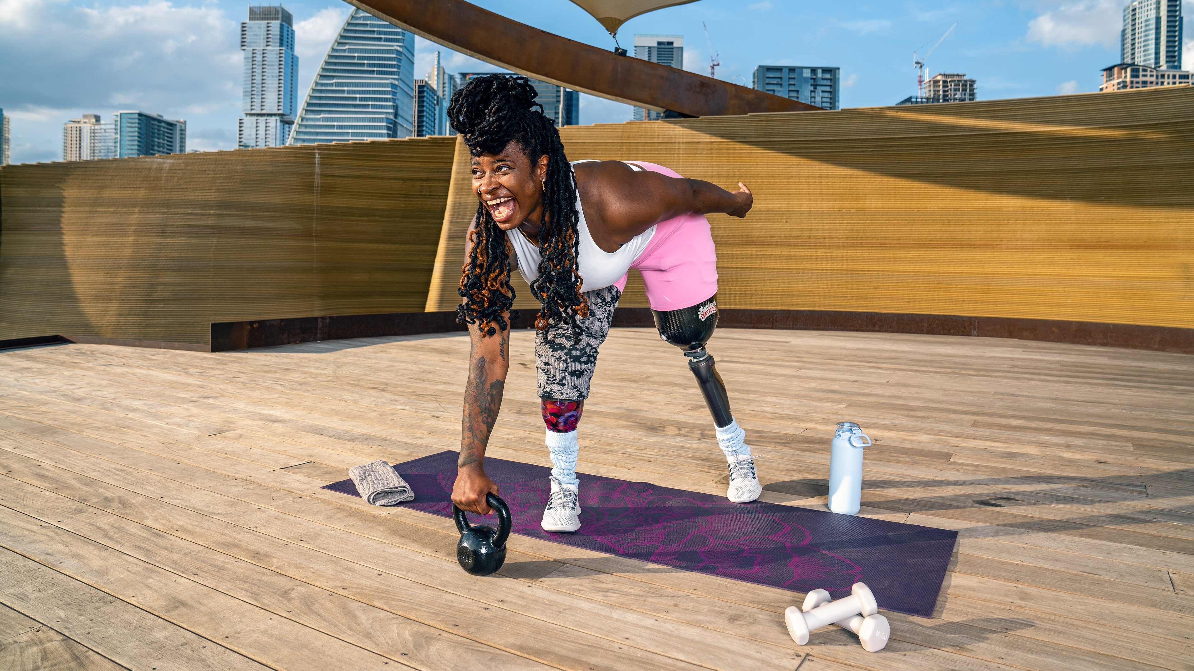 C-Leg user Shima is taking part in a gym workout. 