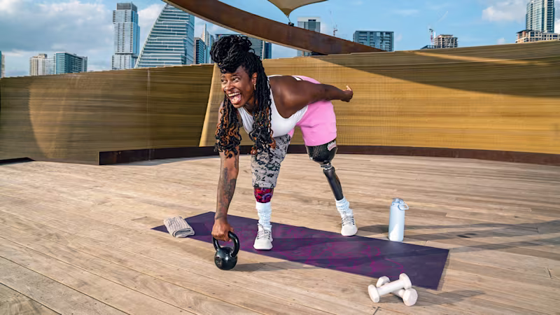 C-Leg user Shima is taking part in a gym workout.