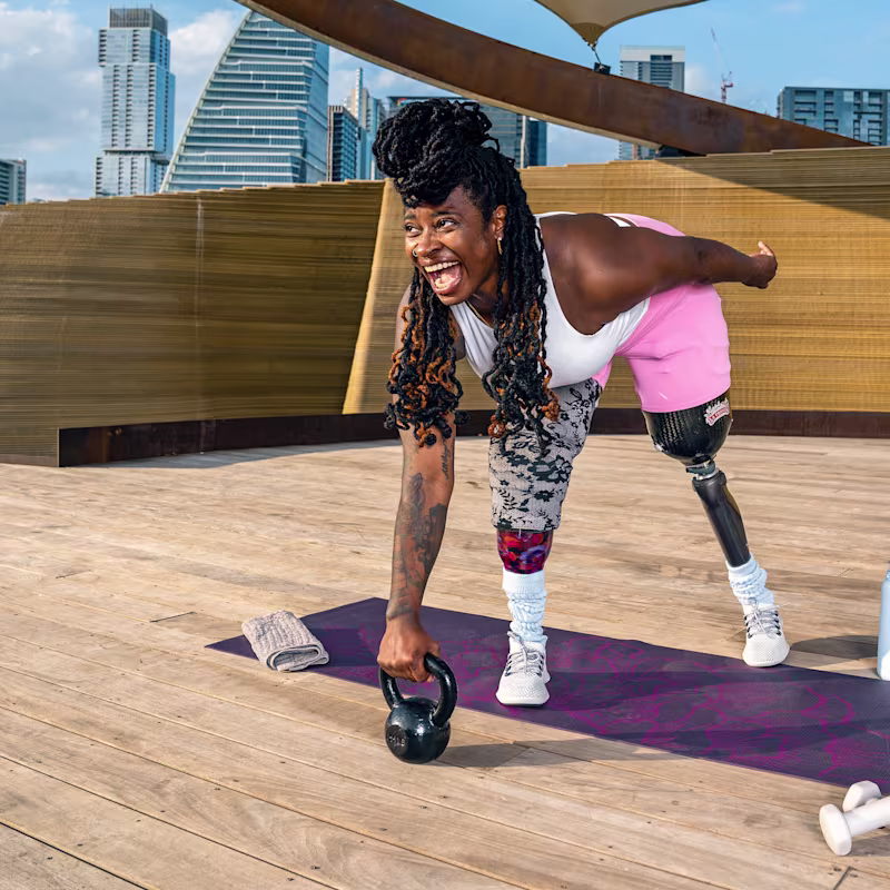 C-Leg user Shima is taking part in a gym workout.