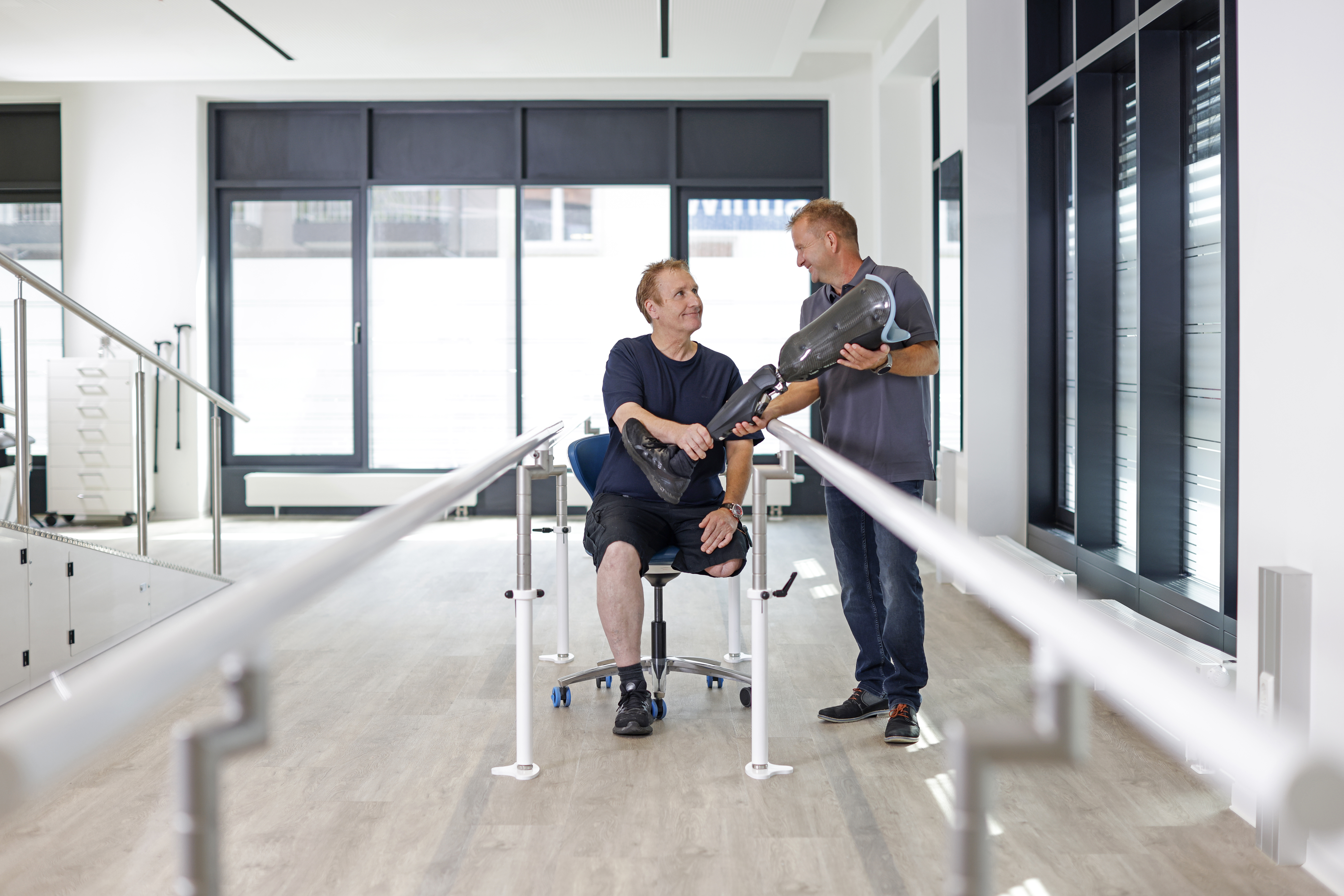 A technical field service representative in conversation with a Genium X3 user.