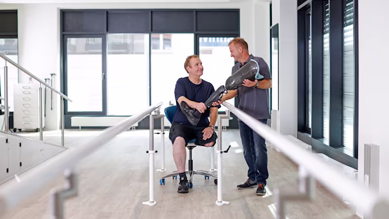 A technical field service representative in conversation with a Genium X3 user.