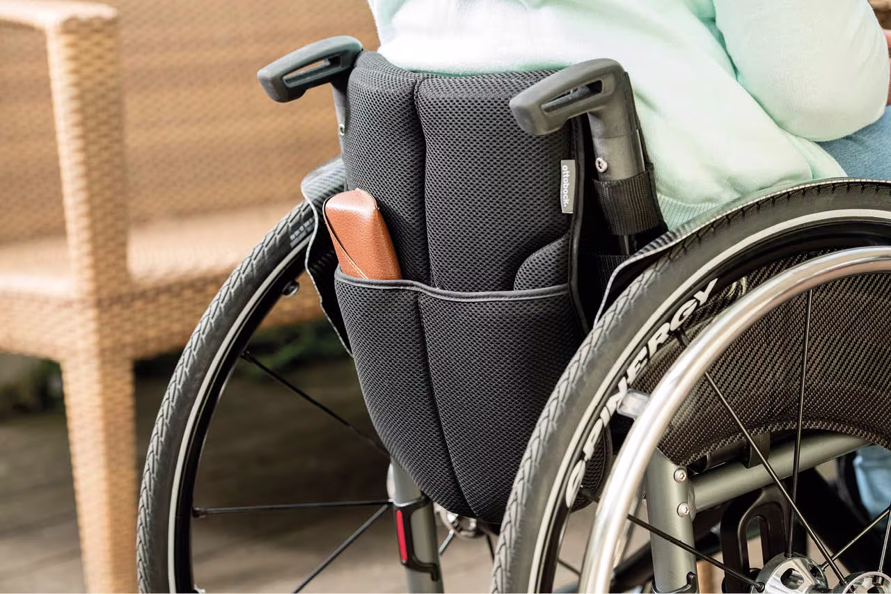 Auf dem Bild sieht man die Rückentasche des Avantgarde Rollstuhls.