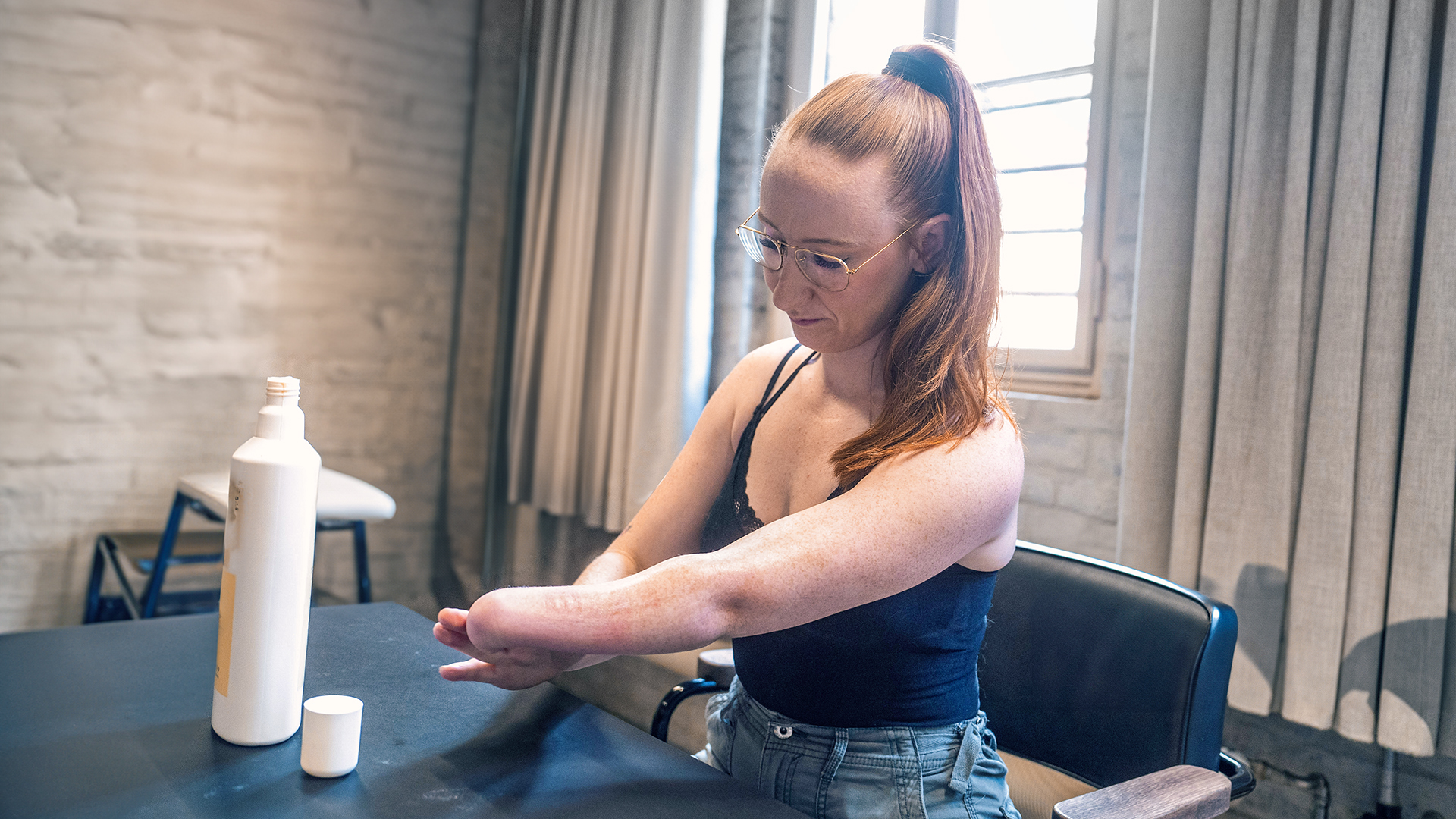 Ottobock prosthetic hand user Enya is cleaning her residual limb.