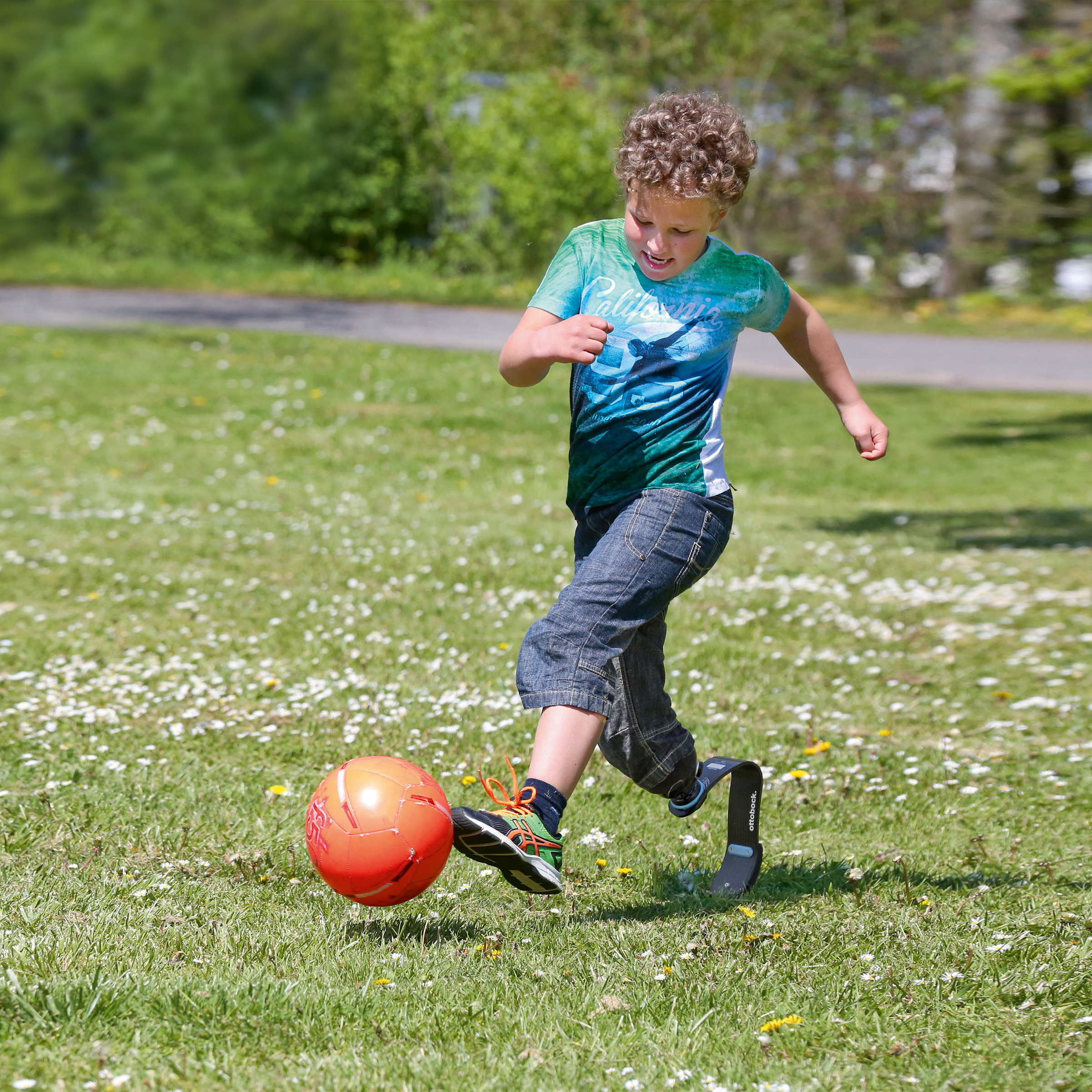 Kid running with a prosthetic leg.