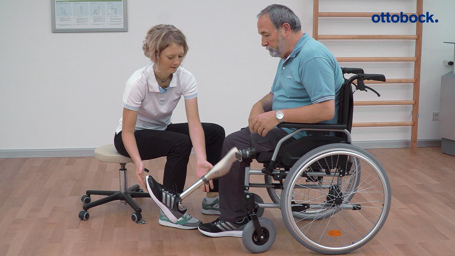 義足コンピューター制御膝継手 Kenevoケネボ 車いす機能