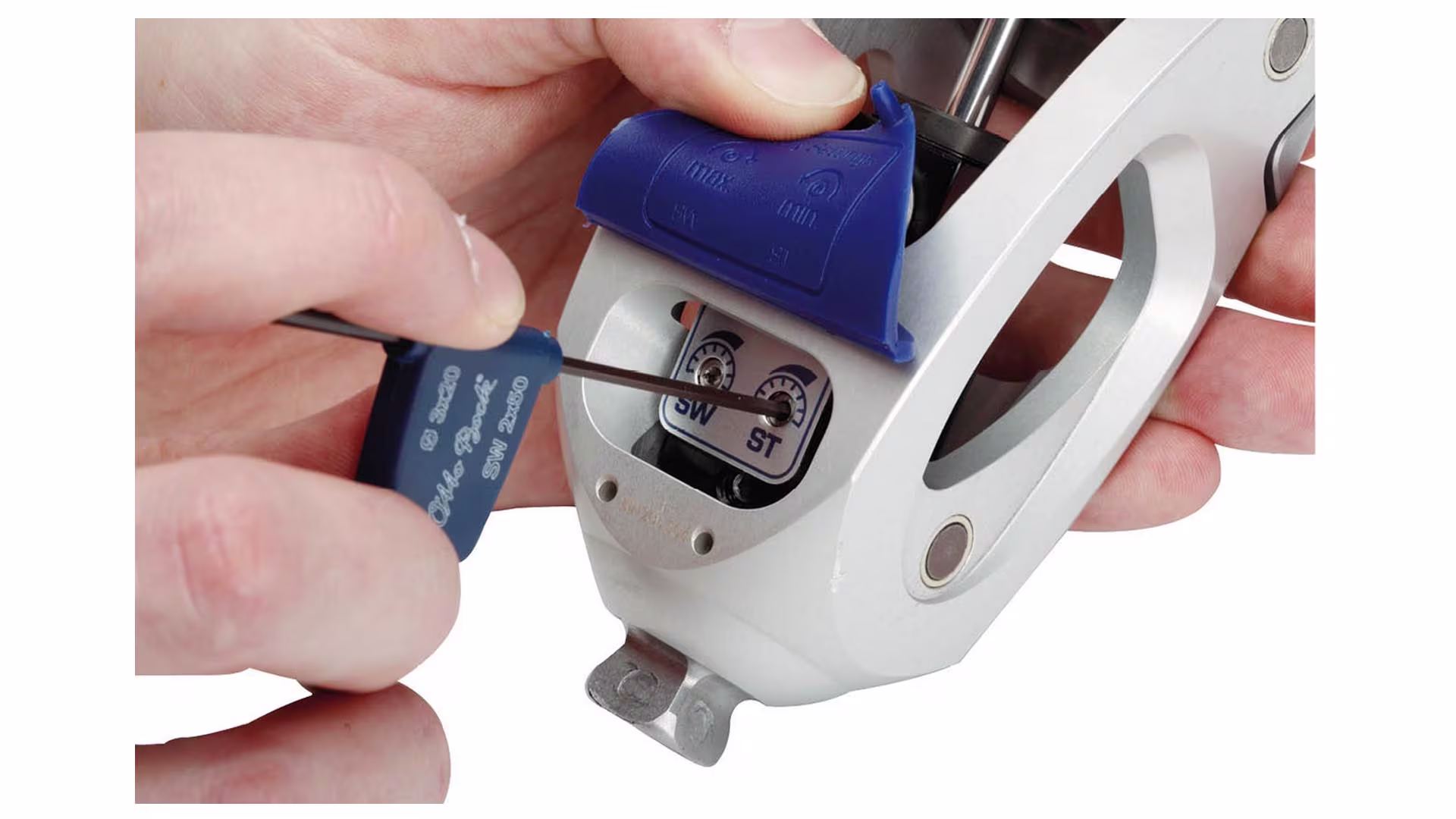 義足 構造と仕組み 7E9股継手 油圧シリンダー内蔵 衝撃吸収 踵接地 滑らか 柔らかい