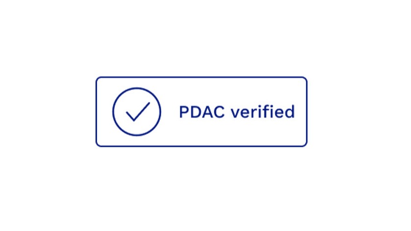 La insignia oficial para Precios, Análisis de Datos y Codificación