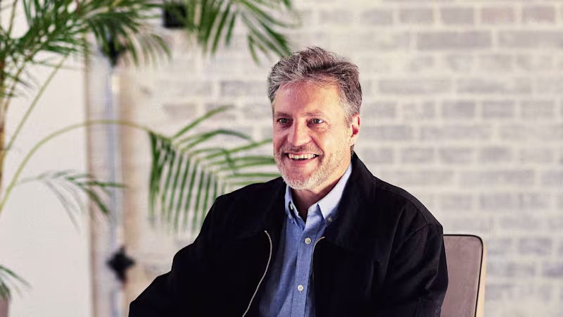 Nach einem Schlaganfall trägt Dirk das L300 Go System am linken Bein