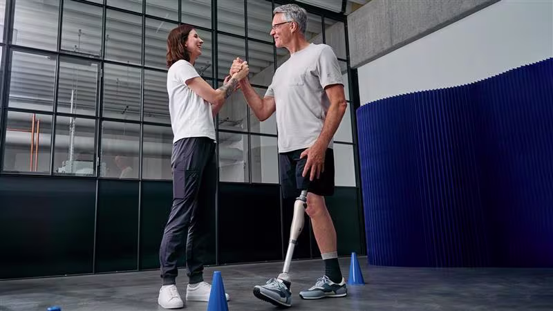 The app icon consists of a blue circle with a graphically represented prosthesis and the word “pro” below.