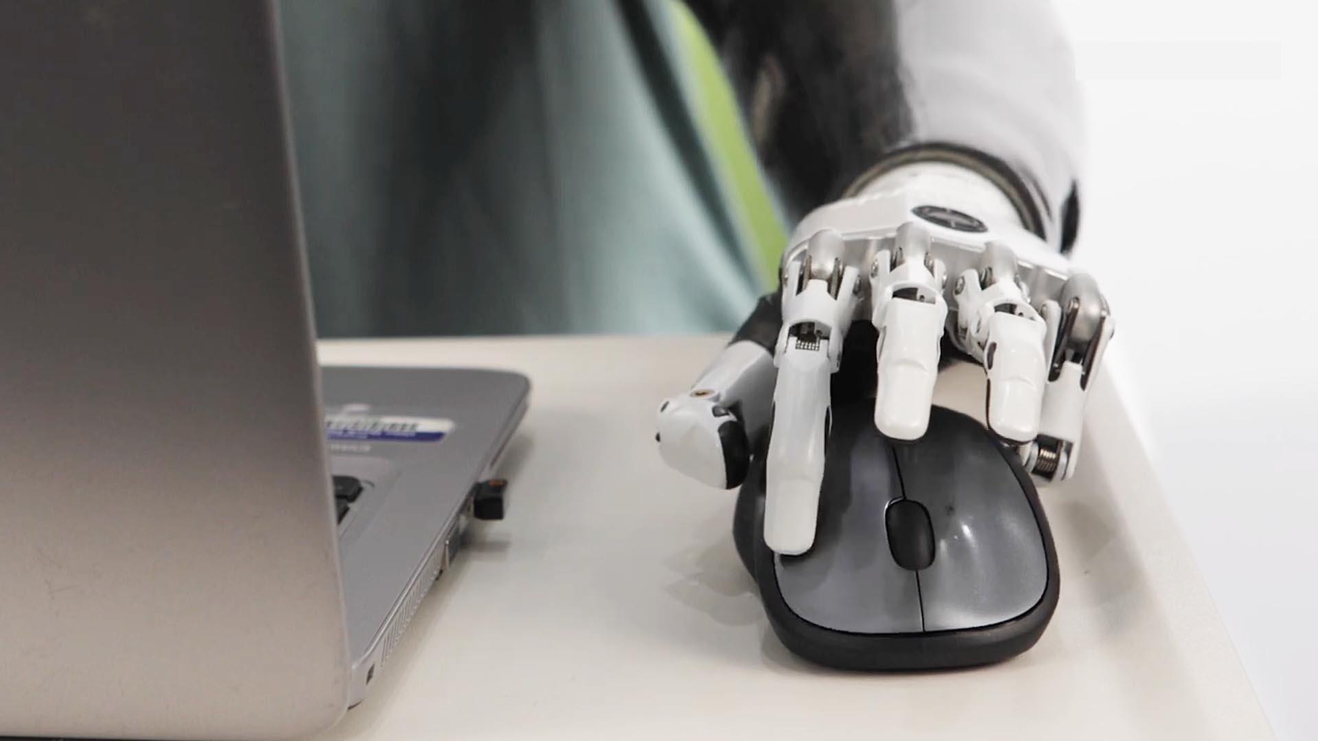 筋電義手8E70 bebionicハンド マウスグリップ