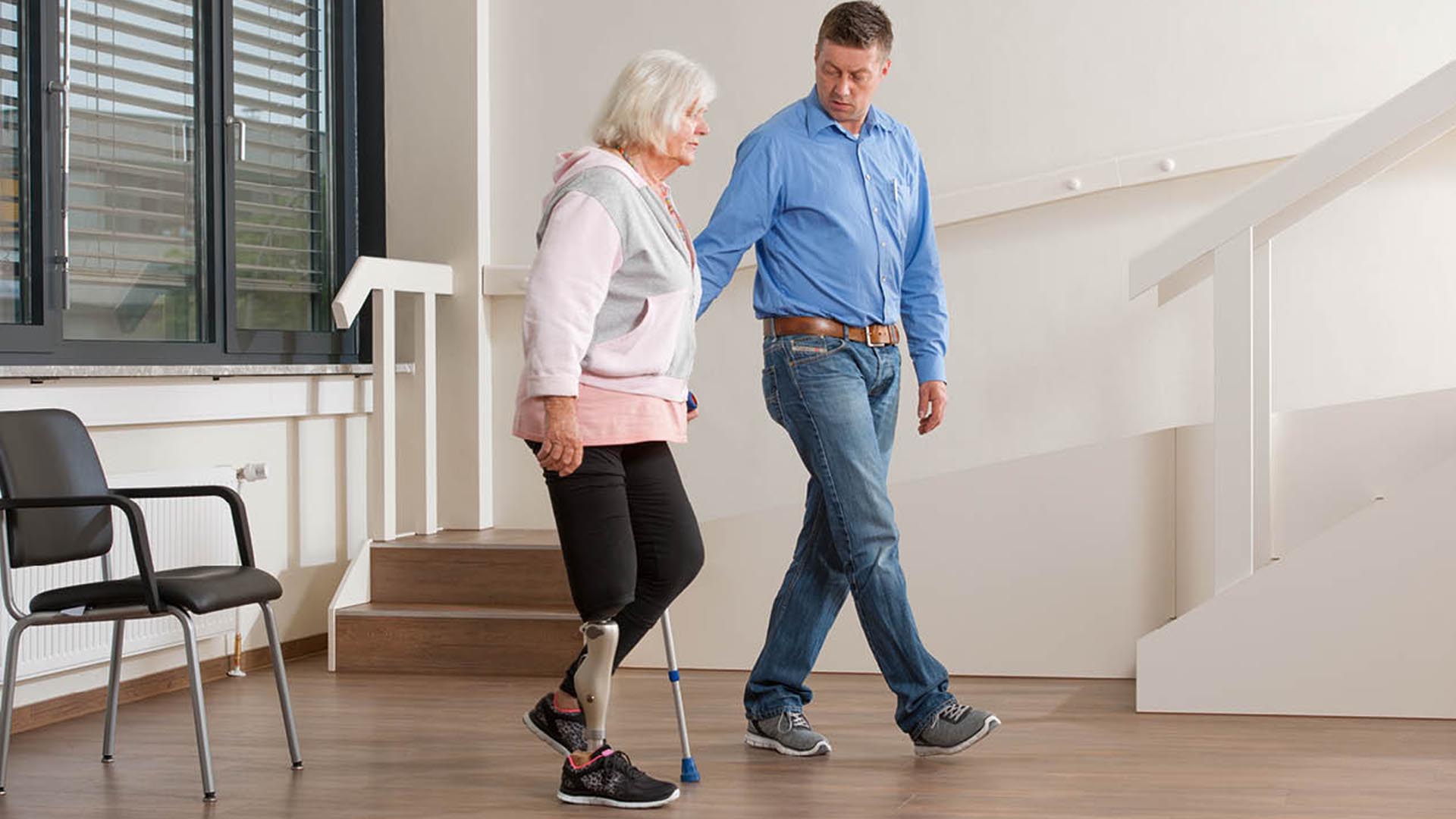 義足コンピューター制御膝継手Kenevoケネボ リハビリテーション