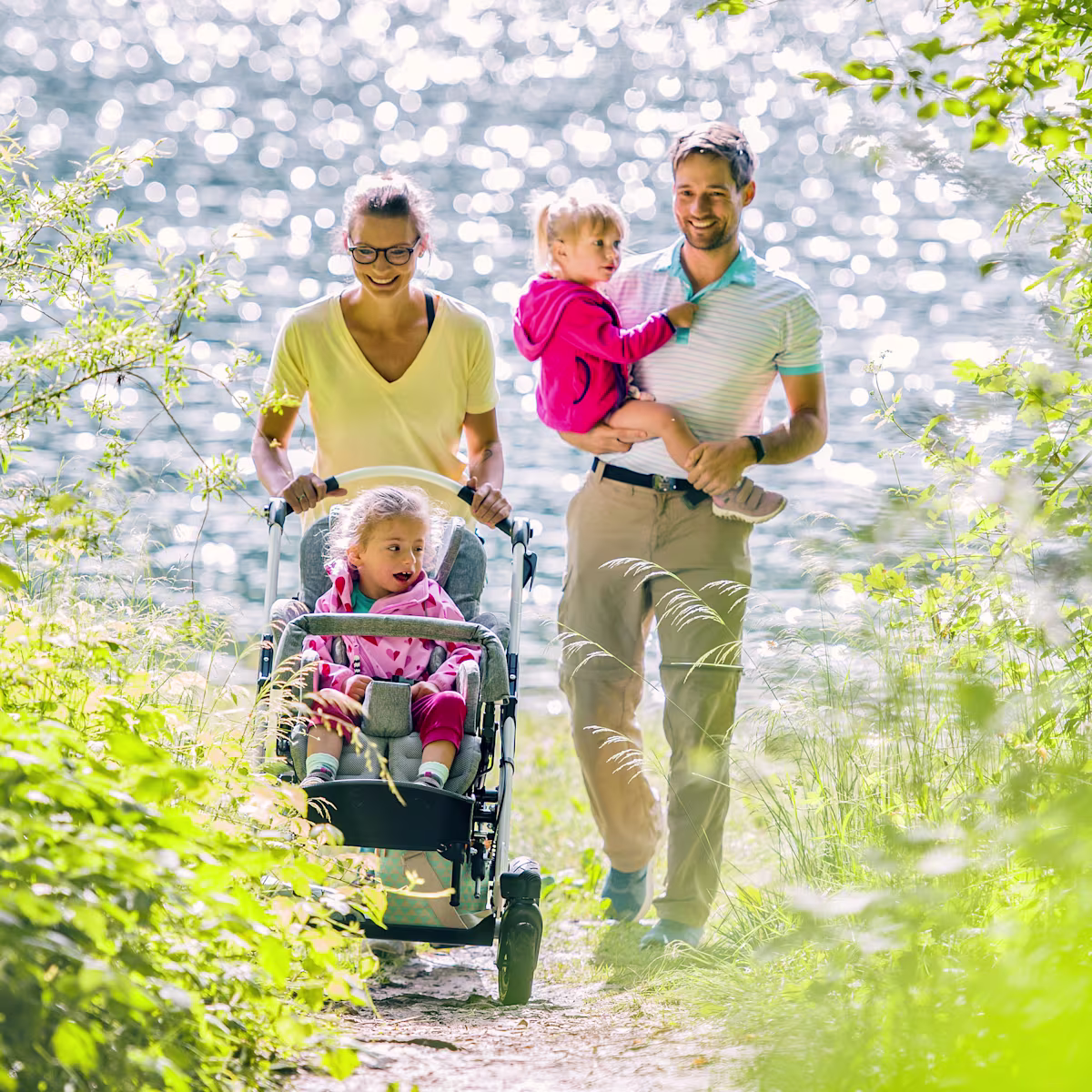Emilia sits in the Kimba and takes a trip to the lake with her family
