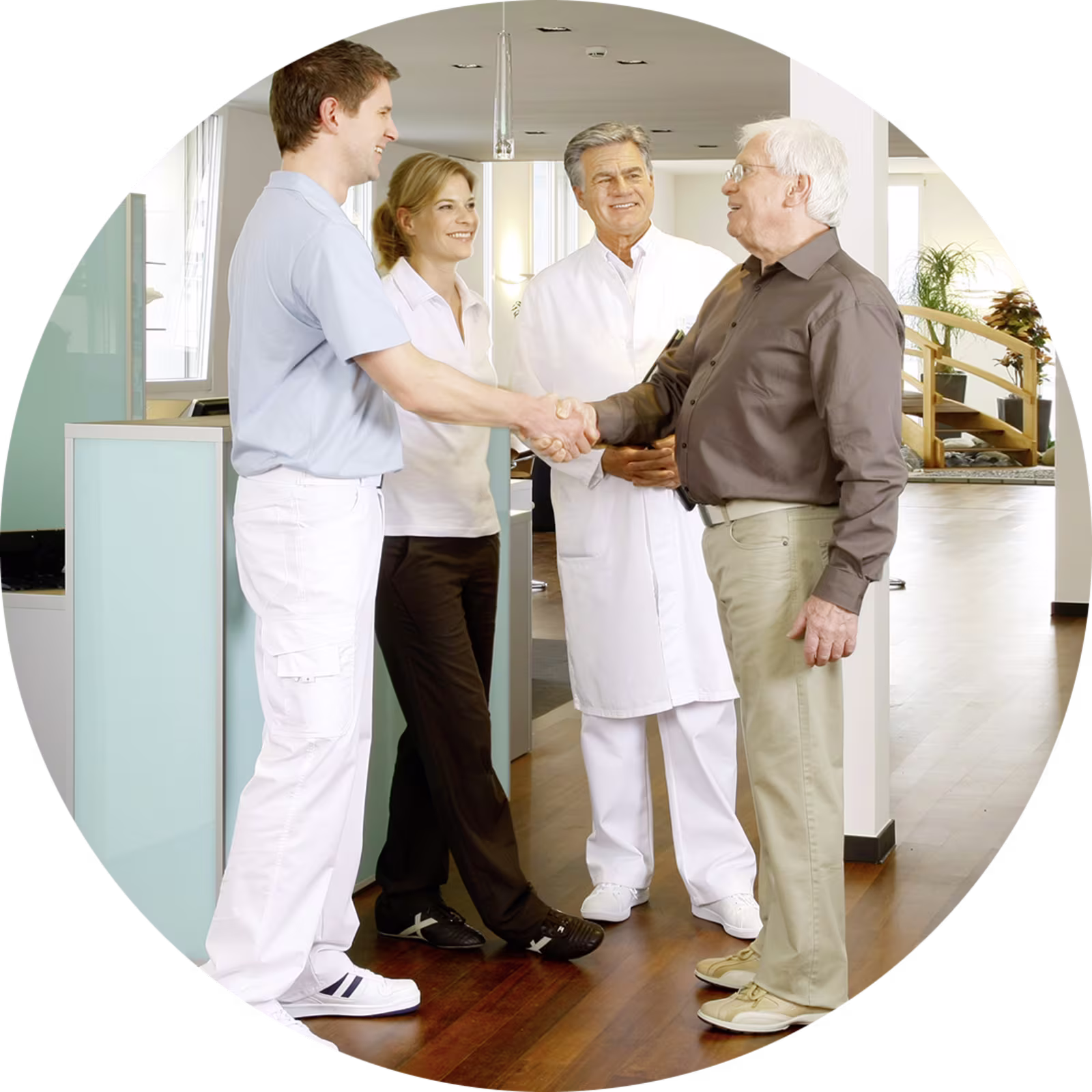 Patient im Gespräch mit Amputationsexperten DE-DE