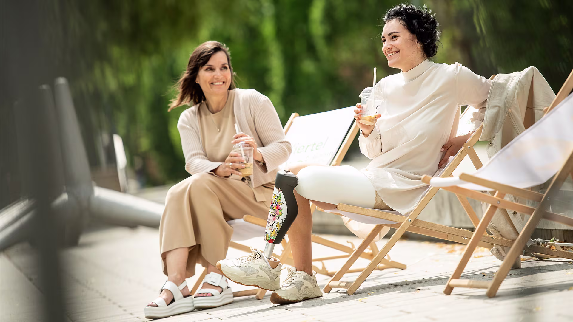 C-Leg 4 Plus - Rebecca und Freundin DE-DE