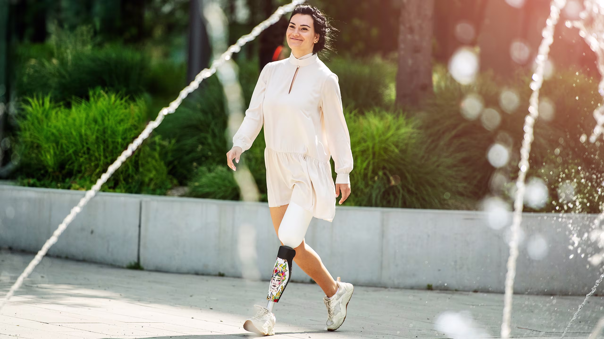 Rebecca goes for a walk in her C-Leg 4 Microprocessor Knee