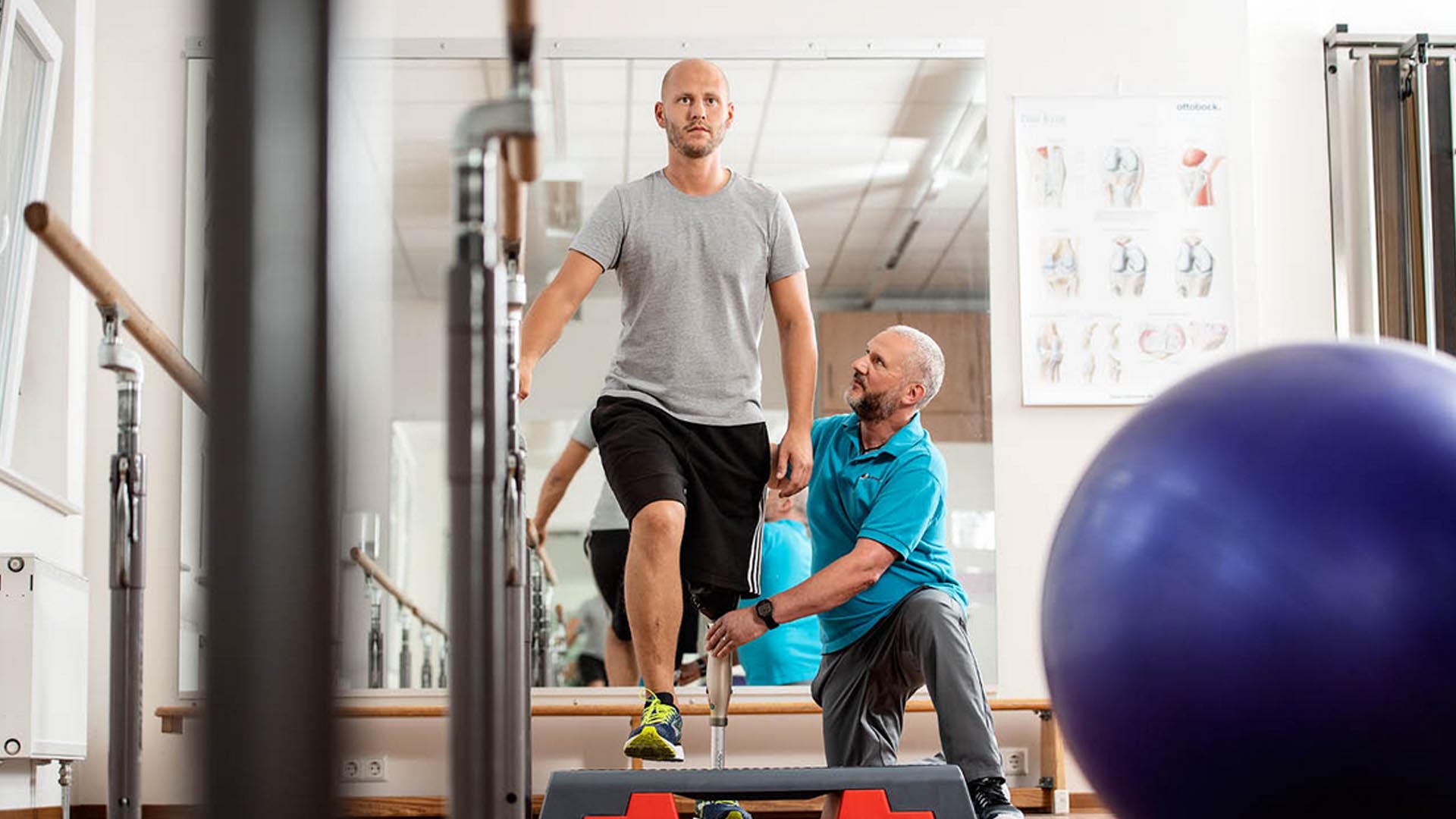 義足コンピューター制御膝継手Kenevoケネボ リハビリテーション