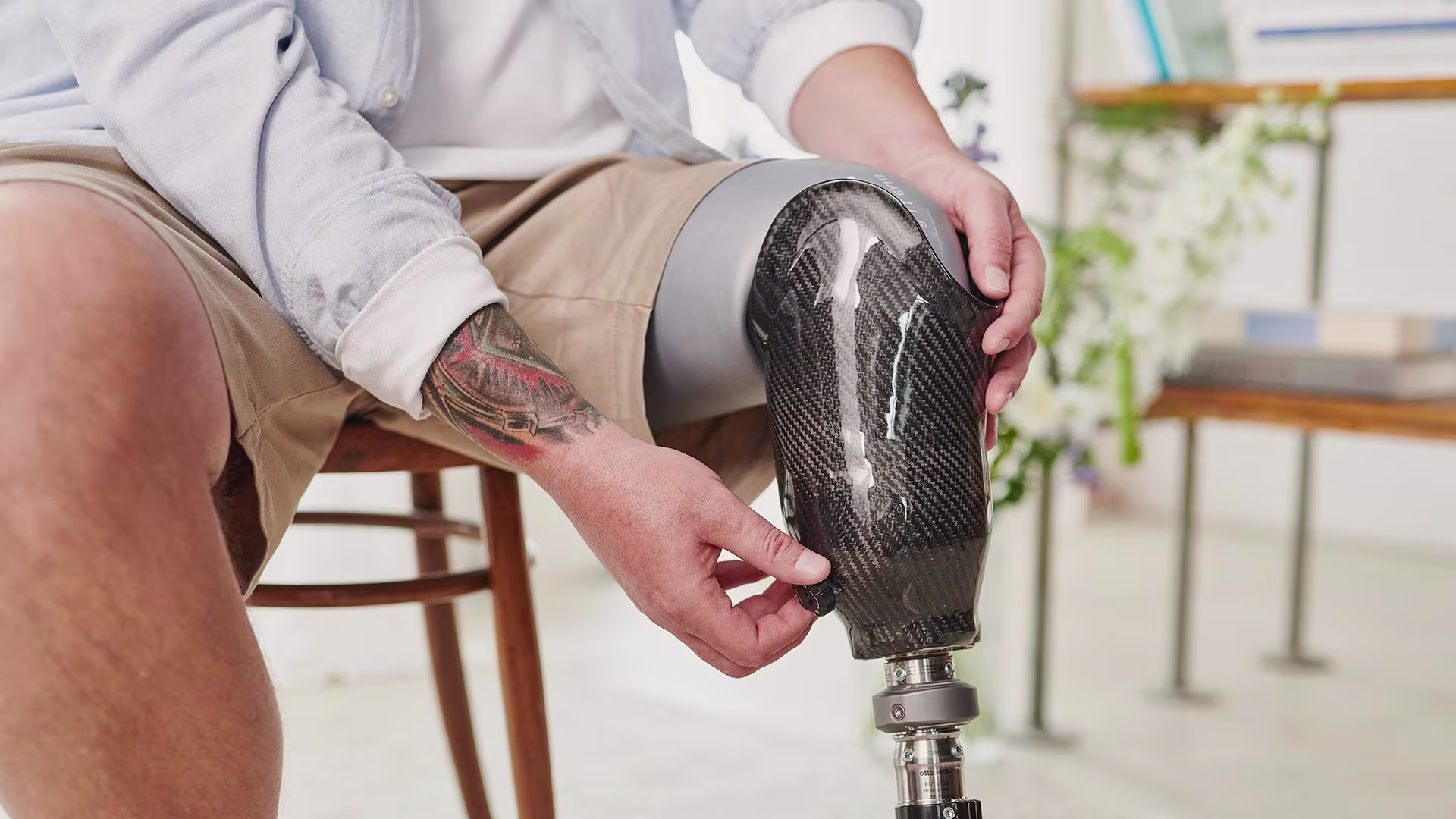 Leg prosthesis equipped with an Ottobock Quickchange adapter.