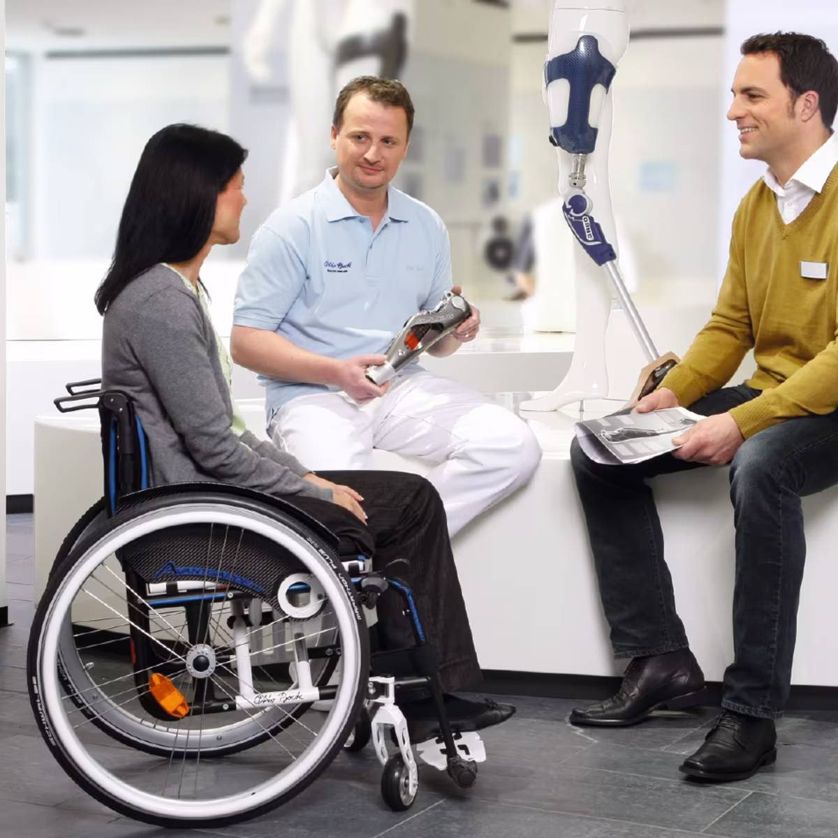 An amputee with a prosthetic leg faces a group of prosthetic users