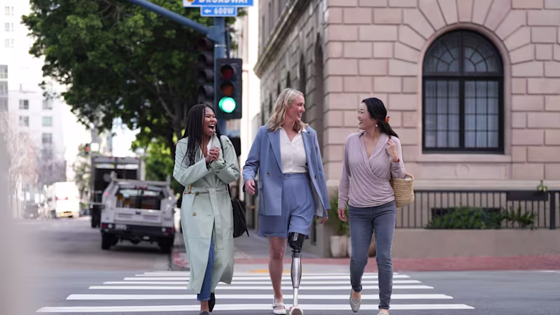 Genium X4 user Laura crosses the road during a fast‑paced stroll through the city with friends.