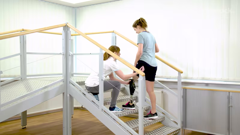 義足コンピューター制御膝継手Geniumジニウム-歩行トレーニング動画-04_JA-JP