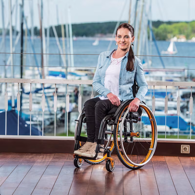 Con la sua carrozzina rigida Zenit R in carbonio