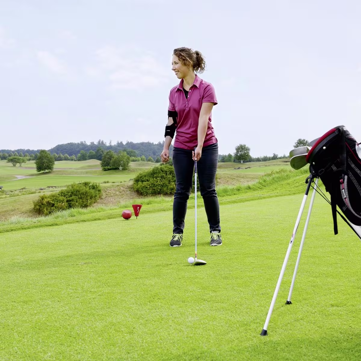 ottobock-orthosis-user-playing-golf-on-golfcourse