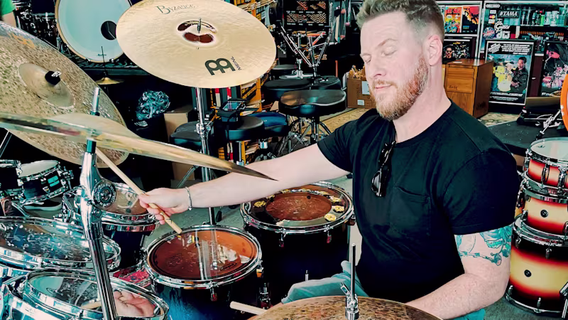 Billy plays the drums while wearing his C-Leg 4 Microprocessor Knee