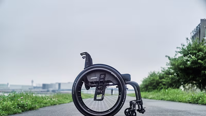 ゼニート ハイエンド車いす カーボン製オープンフレーム