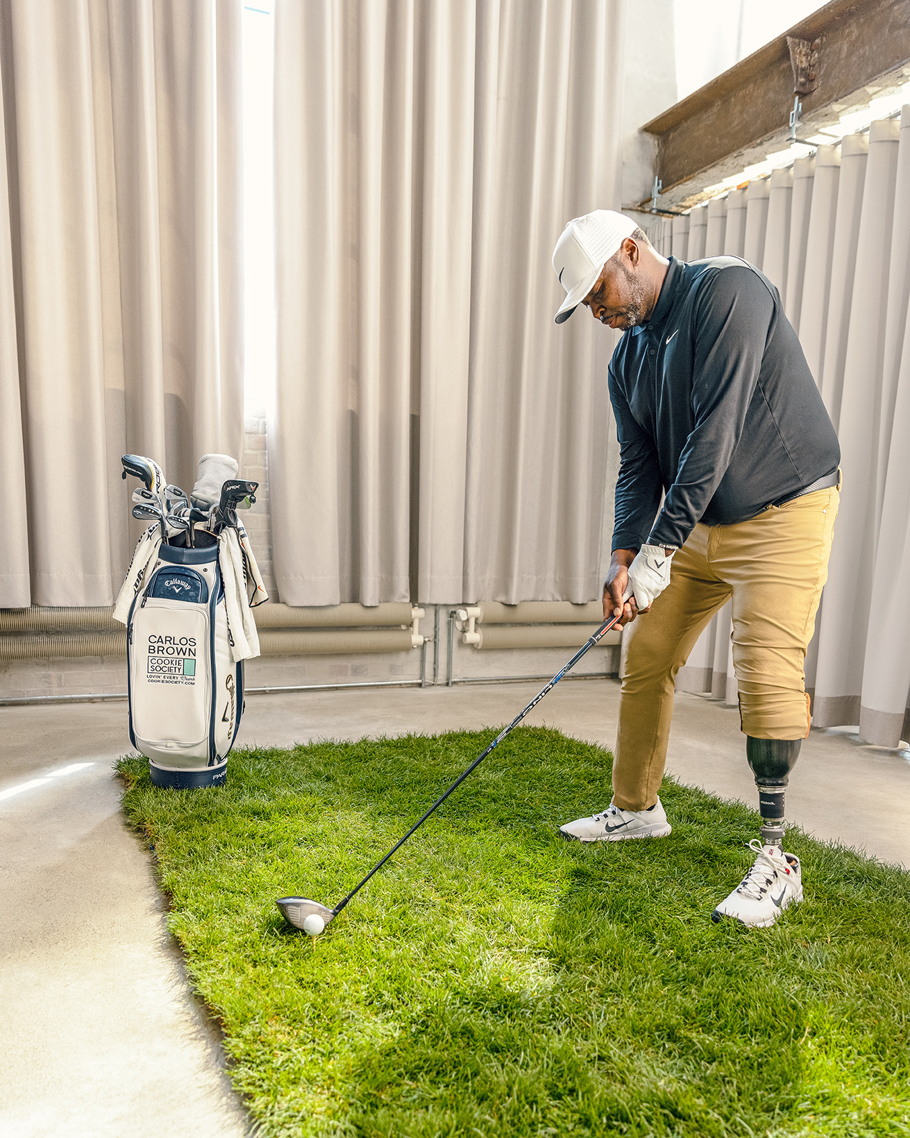 Ottobock North America Ambassador, Carlos Brown, playing golf 