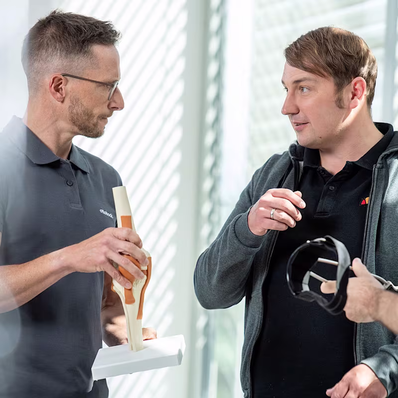 An Ottobock.care clinician consults a patient