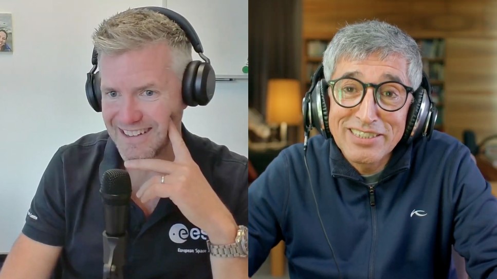 Das Bild zeigt die beiden Moderatoren des Hilfsmittel-Podcasts "Taste of Bionics" von Ottobock, Rangar Yogeshwar und John McFall im Gespräch.