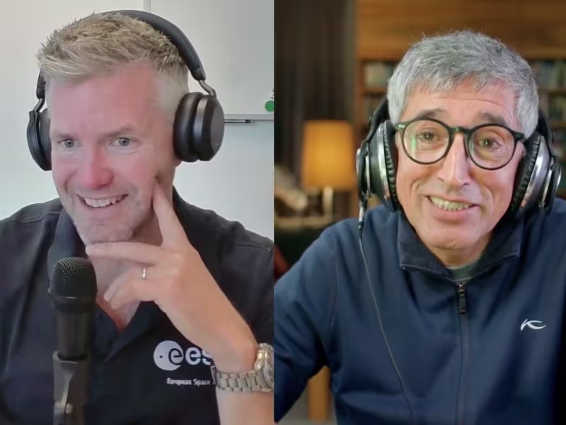 Das Bild zeigt die beiden Moderatoren des Hilfsmittel-Podcasts "Taste of Bionics" von Ottobock, Rangar Yogeshwar und John McFall im Gespräch.